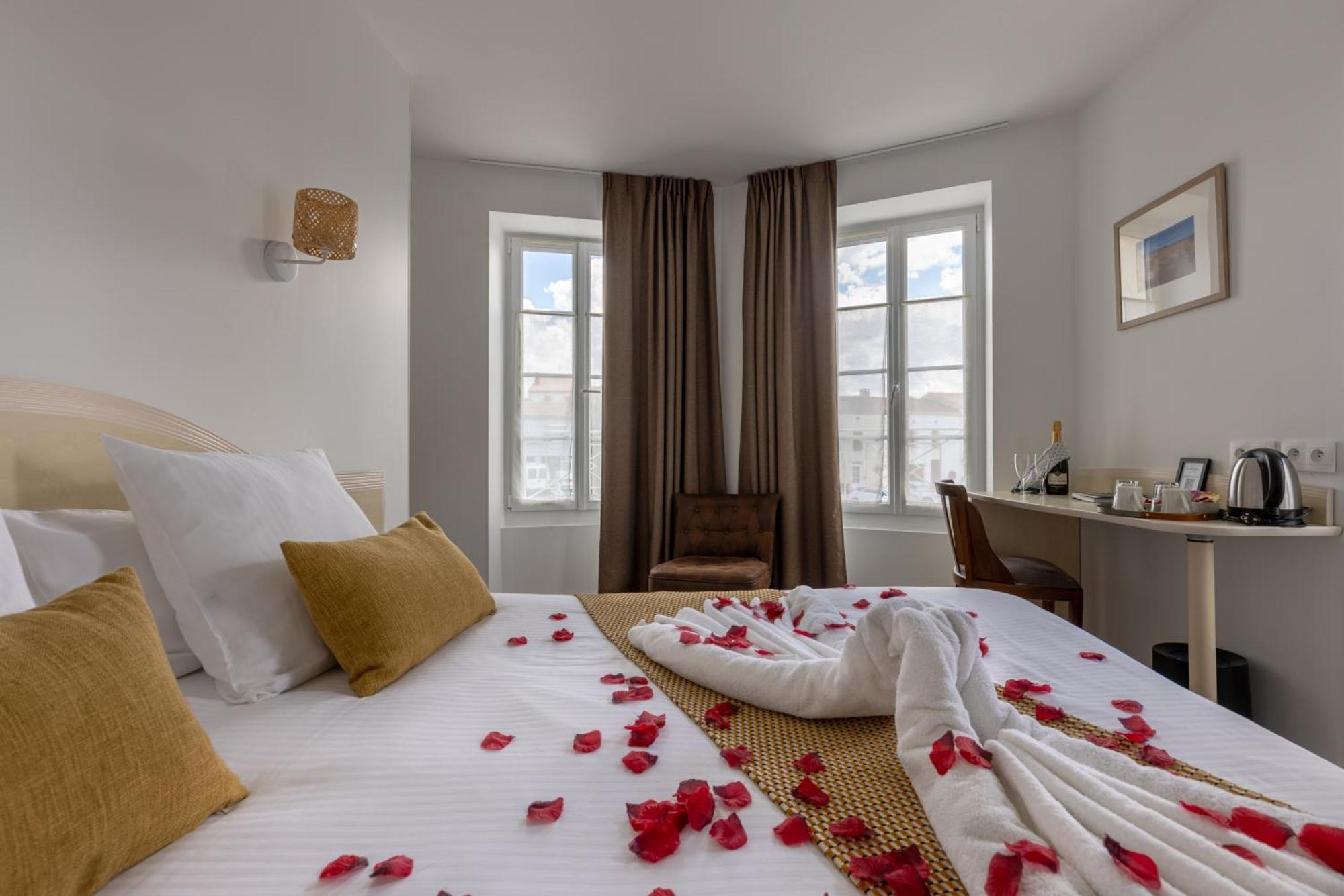 Logis Hotel Le Richelieu - Royan Atlantique ซูชง ภายนอก รูปภาพ