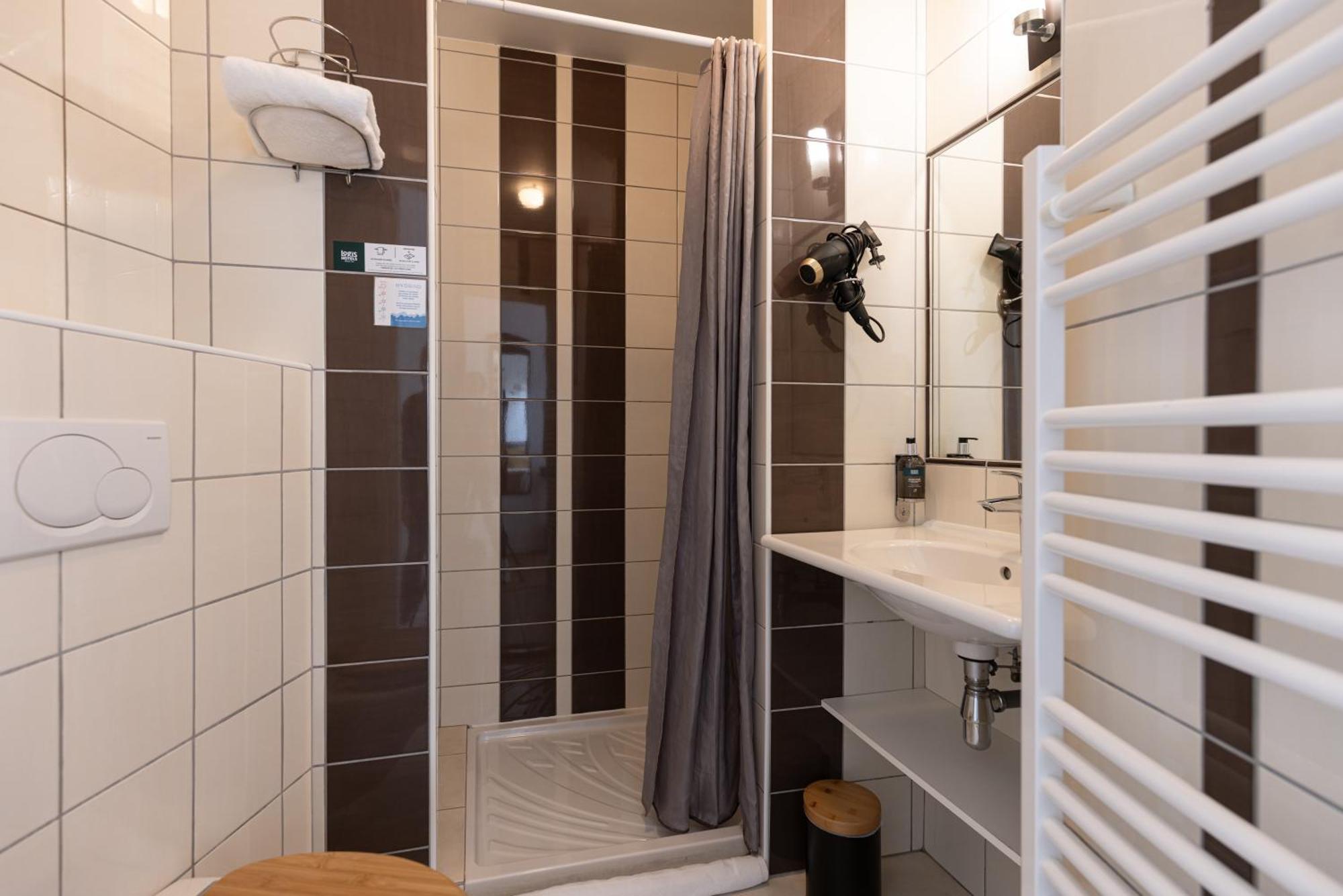 Logis Hotel Le Richelieu - Royan Atlantique ซูชง ภายนอก รูปภาพ